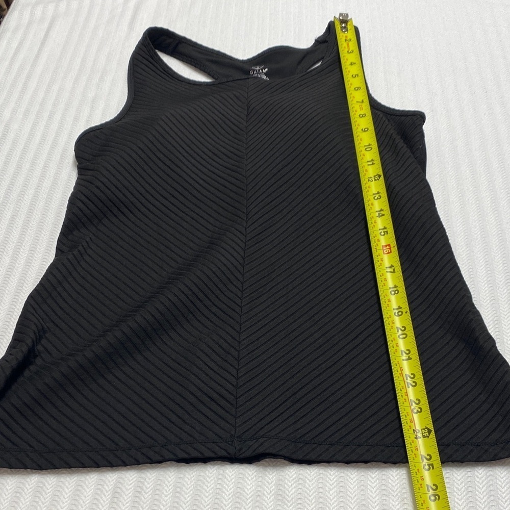 GAIAM Tank Top Racer Back Built-In Shelf Bra Black Chevron Ribbed Size Medium - Picture 5 of 7